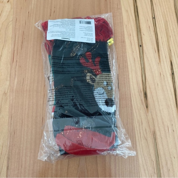 NWT Avon Women’s set 2 Christmas Socks & Festive Scrunchie, Holiday, Christmas - Picture 4 of 5